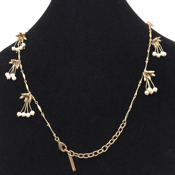 Pearl Flower Necklace - Picture 7 of 7